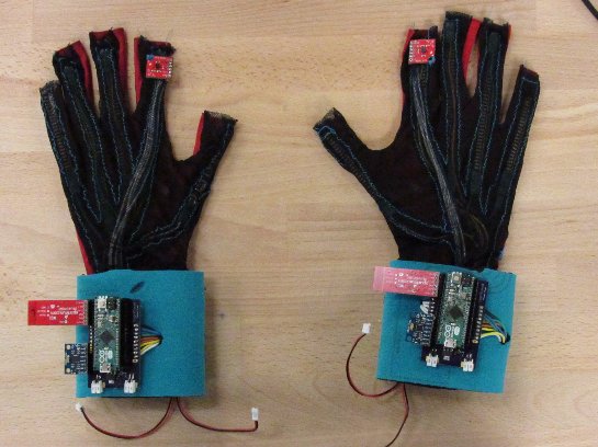 Американские студенты создали уникальные перчатки, преобразующие язык жестов в слова