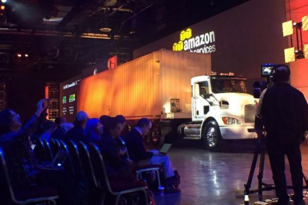 Amazon будет перевозить данные клиентов в грузовиках