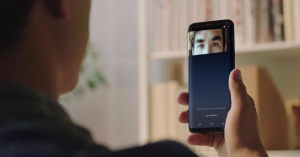 Сканер радужки глаза в Samsung Galaxy S8 можно обмануть с помощью фото